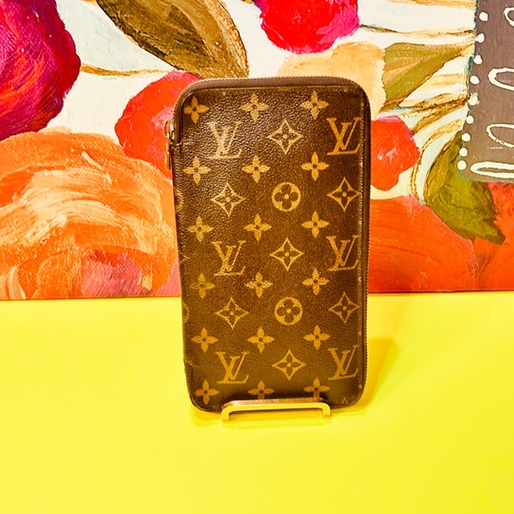 Louis Vuitton Brown Monogram zipped Wallet - Picture 14 of 14